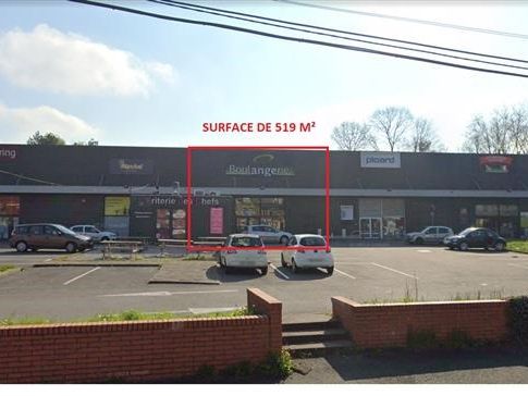 CELLULE COMMERCIALE DE 519 M² - FORTE VISIBILITE SUR AXE PASSANT !