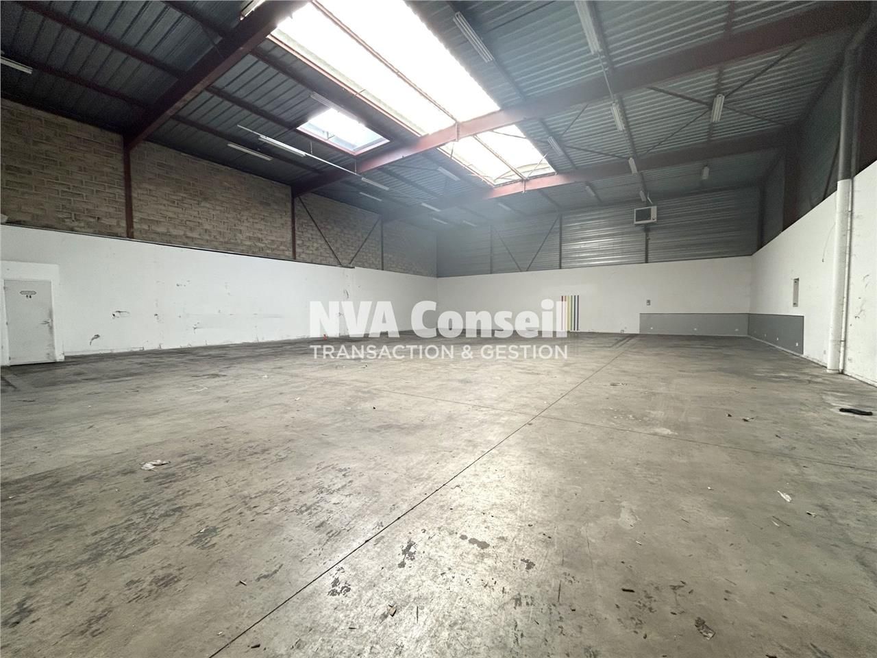 Location local d''activités 544 m² à Méry-sur-Oise