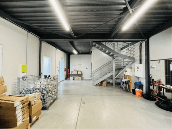 Location entrepôts 463 m² non divisibles