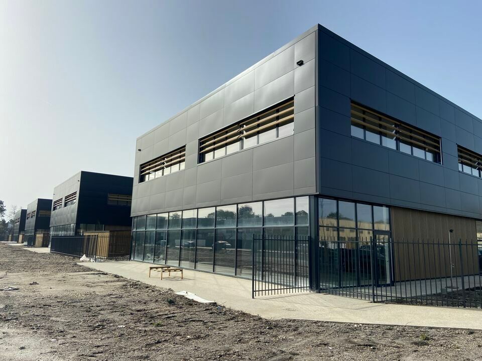 Location local commercial 390 m² non divisibles