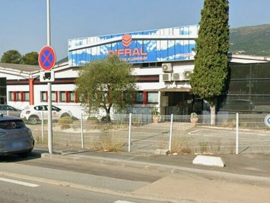 Vente local d''activites 1700 m² non divisibles