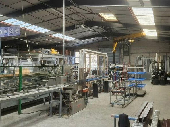 Bâtiment industriel CARROS a vendre