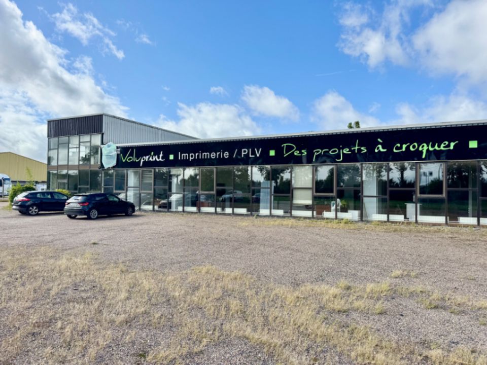 Vente local d''activites 2792 m² divisibles à partir de 12841 m²