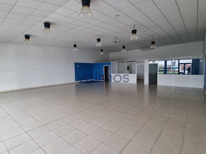 Location local commercial 196 m² non divisibles
