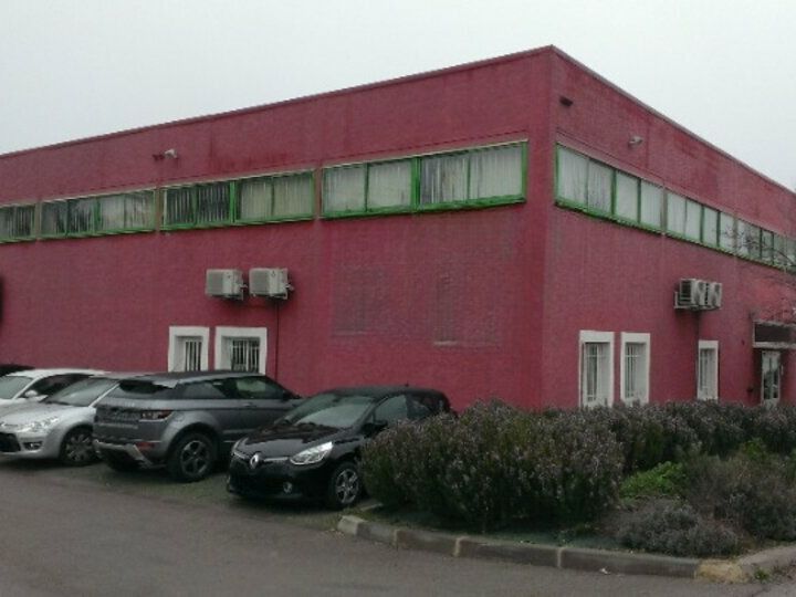 Norman Taylor vous propose à la vente, un bâtiment mixte activités/bureaux d'une surface de 3 000 m² sur Montpellier NORD 