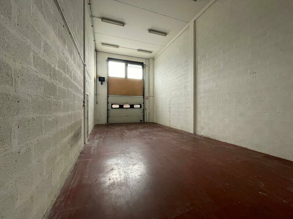 Location local d''activites 142 m² non divisibles