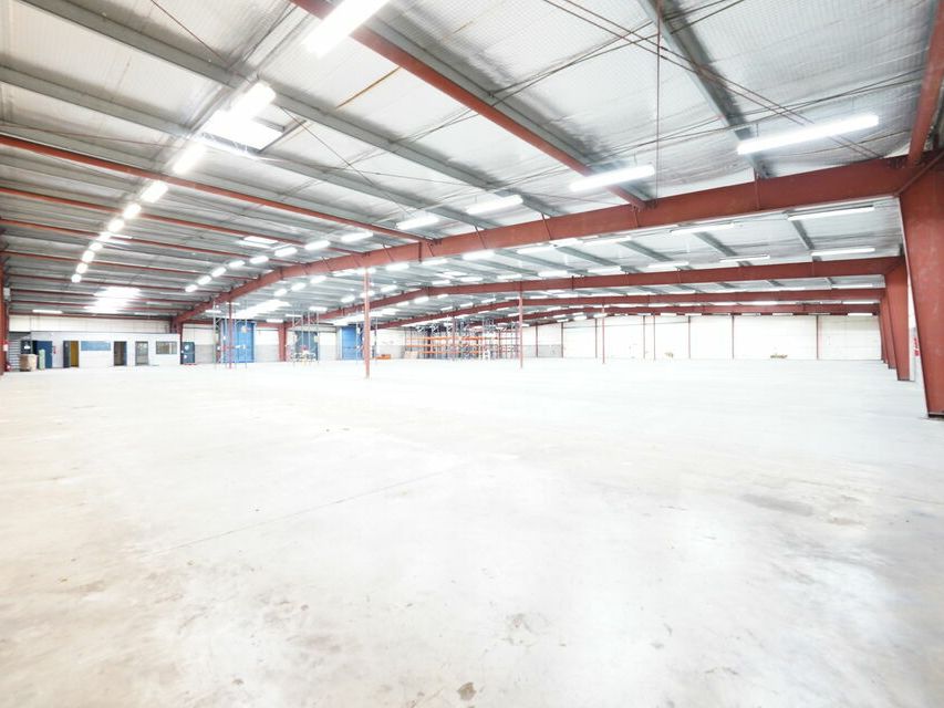 LOCAL D'ACTIVITE A VENDRE OU A LOUER - 2 950 m² - SAINT QUENTIN FALLAVIER