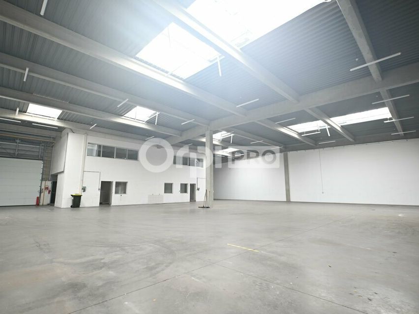 CELLULE D'ACTIVITE A LOUER - 889 m² - VAULX EN VELIN