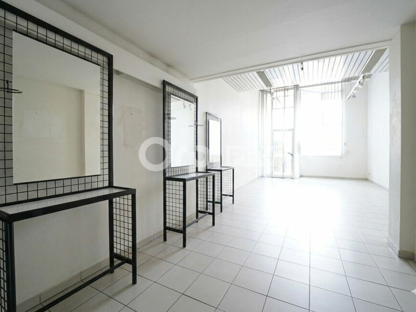 LOCAL COMMERCIAL A VENDRE - 71 m² - VILLEURBANNE