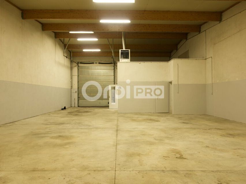Location local d''activites 219.32 m² non divisibles