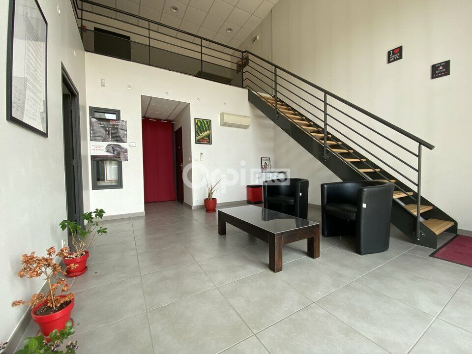 BUREAUX AVEC ESPACE SHOWROOM DISPONIBLES A LA LOCATION A CRAPONNE