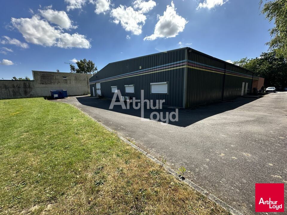 Vente local d''activites 975 m² non divisibles
