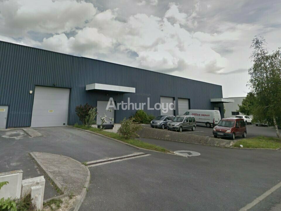 A louer - Entrepôt de 1240m2 avec bureaux secteur FARMAN Reims