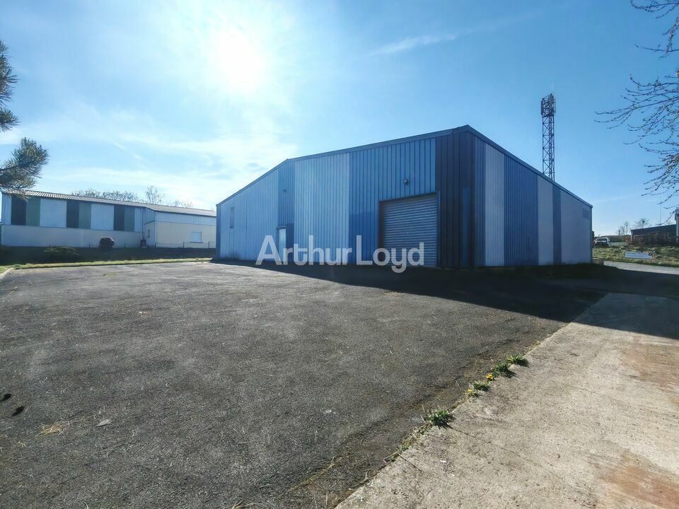 A Louer - Local d'activité de 758m2 avec bureaux à Muizon 