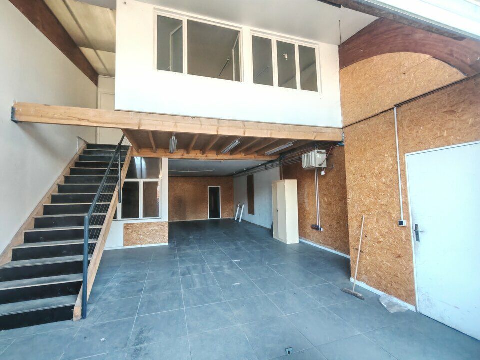 Location entrepot 140 m² non divisibles
