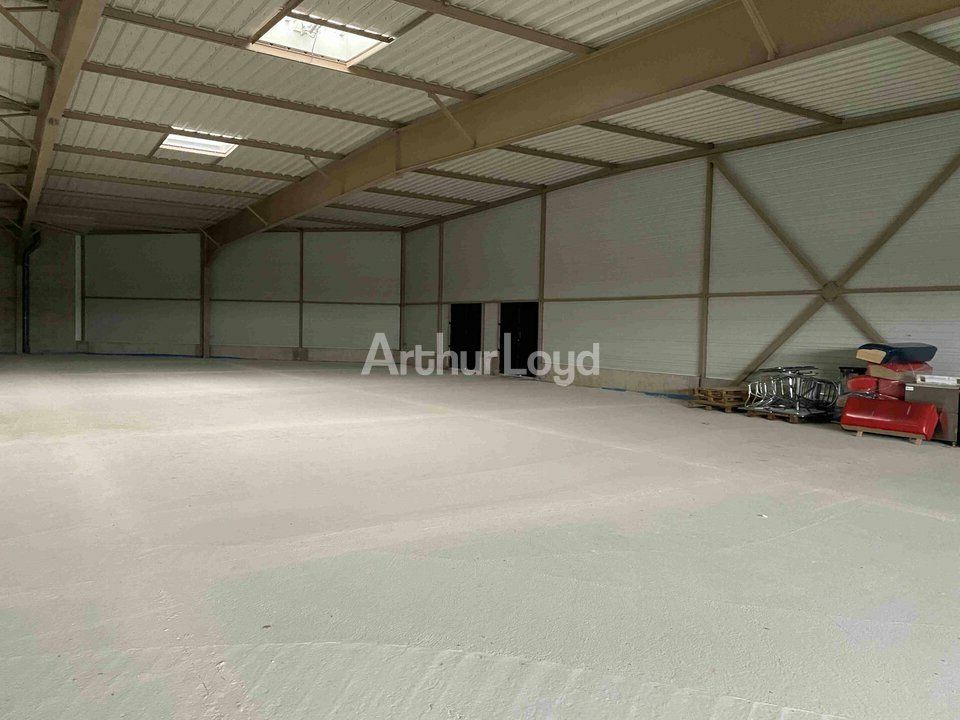 Location local commercial 998 m² non divisibles