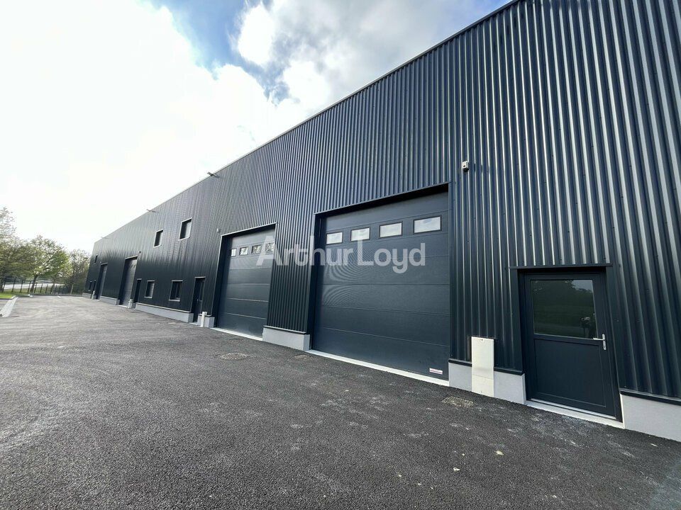 Location local d''activites 664 m² divisibles à partir de 180.54 m²