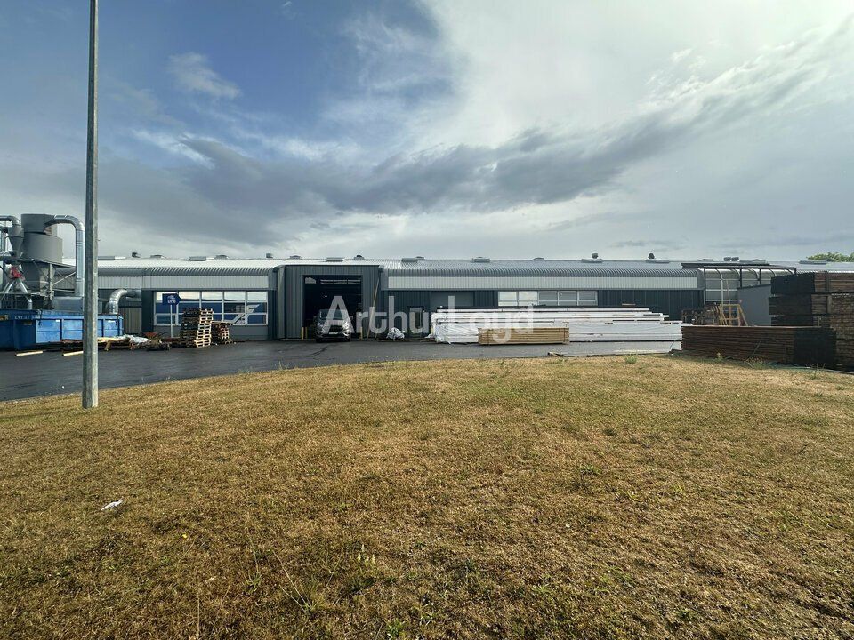 Location local d''activites 2269 m² non divisibles