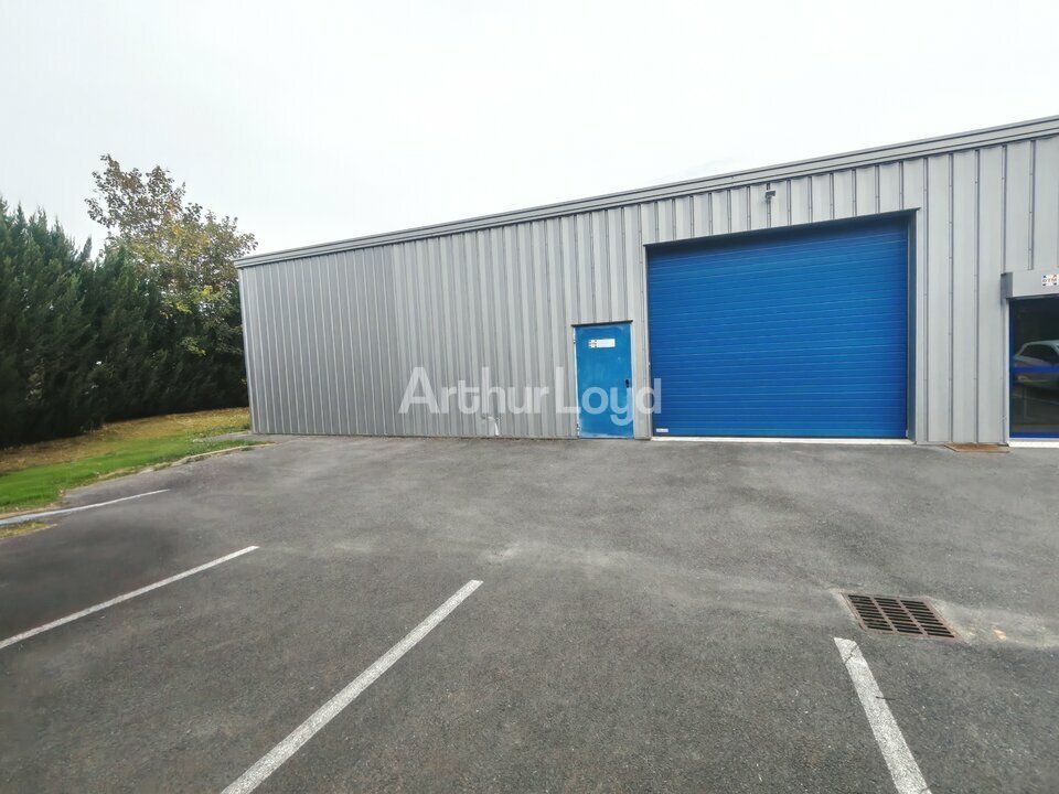 Location local d''activites 370 m² non divisibles