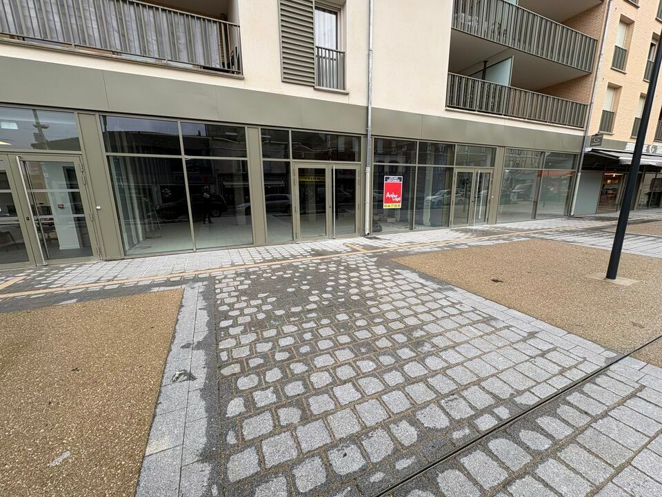 Location local commercial 210 m² non divisibles