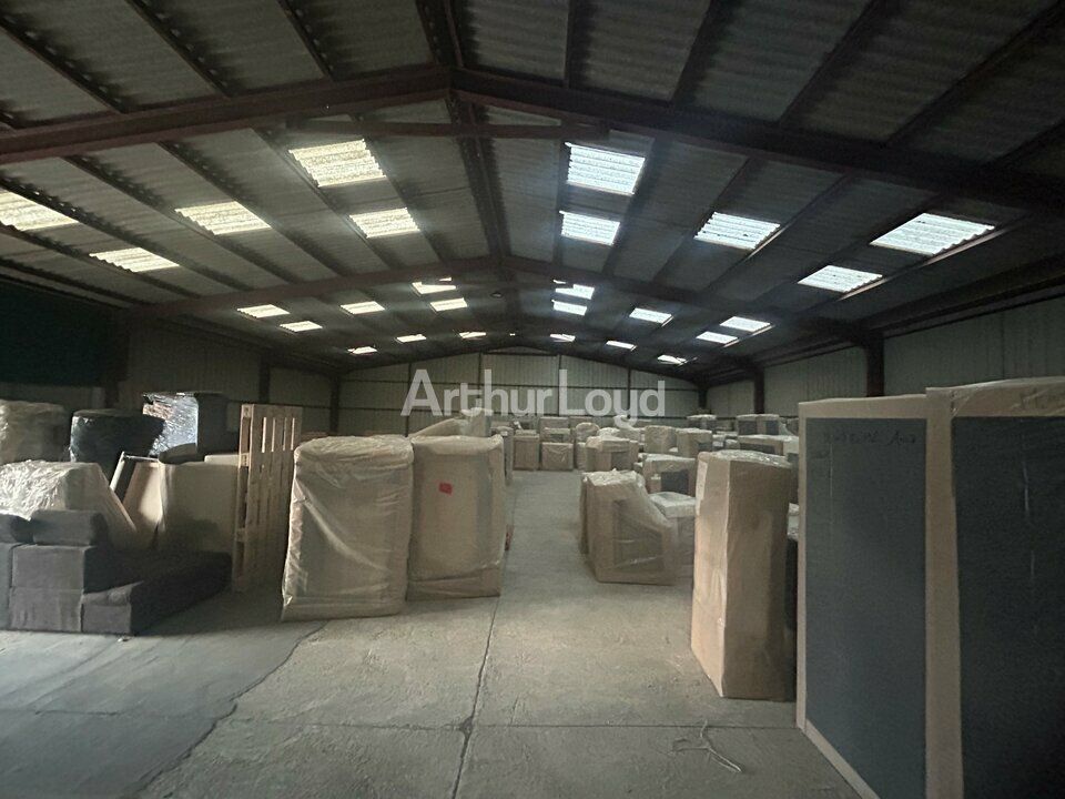A louer dans ZI deMUIZON un entrepôt d'environ 850M2 