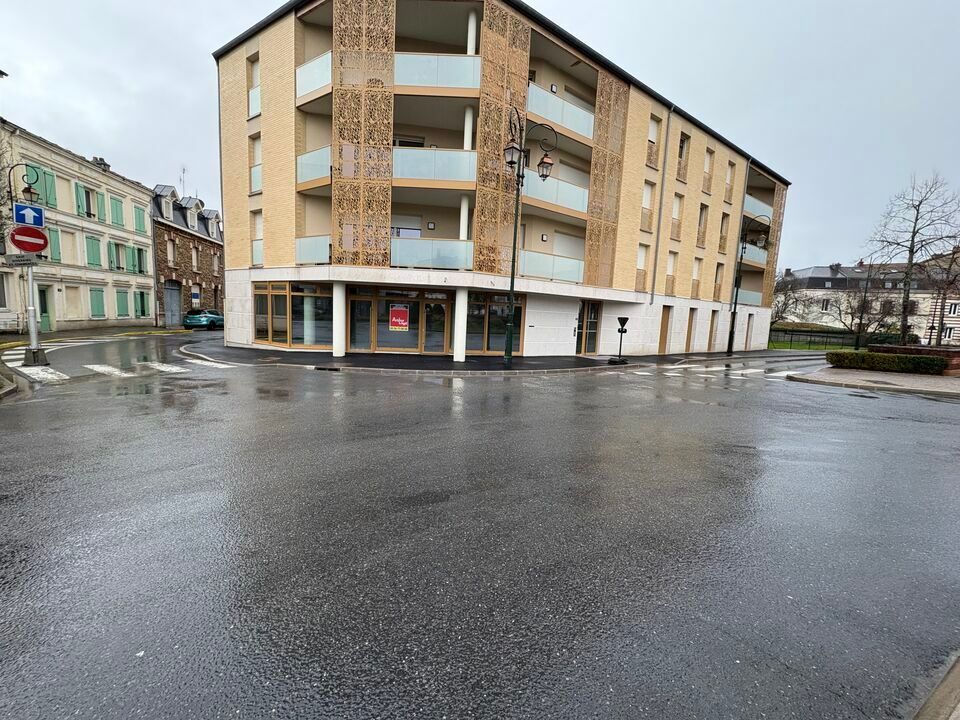 Local commercial 63 m2 sur Giratoire
