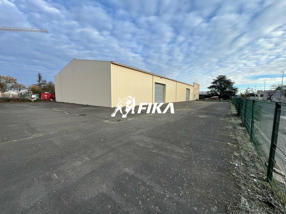 Vente local d''activites 1206 m² non divisibles