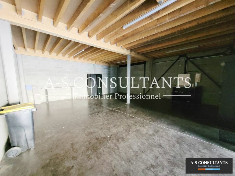 Location local d''activites 220 m² non divisibles