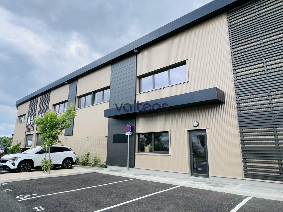 Location local d''activites 240 m² non divisibles