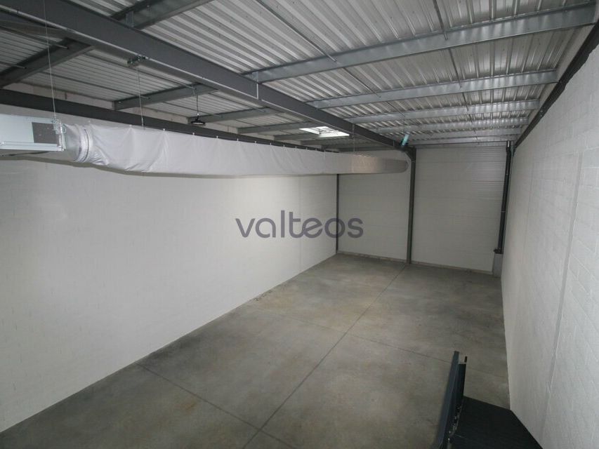 Location local d''activites 296 m² non divisibles