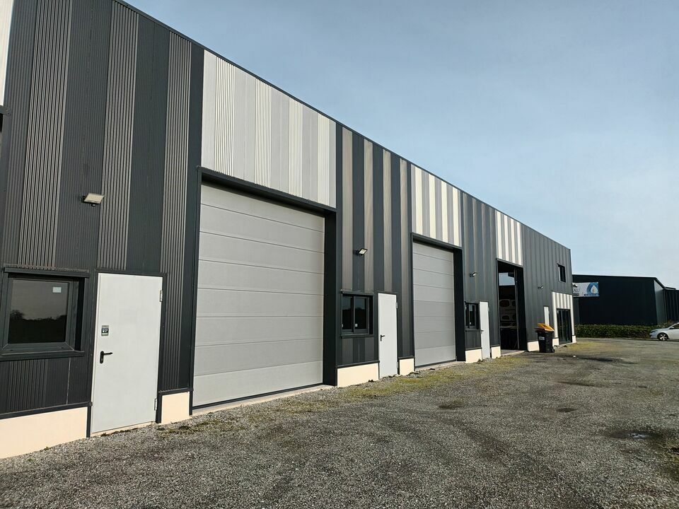 Location local d''activites 292 m² divisibles à partir de 132 m²