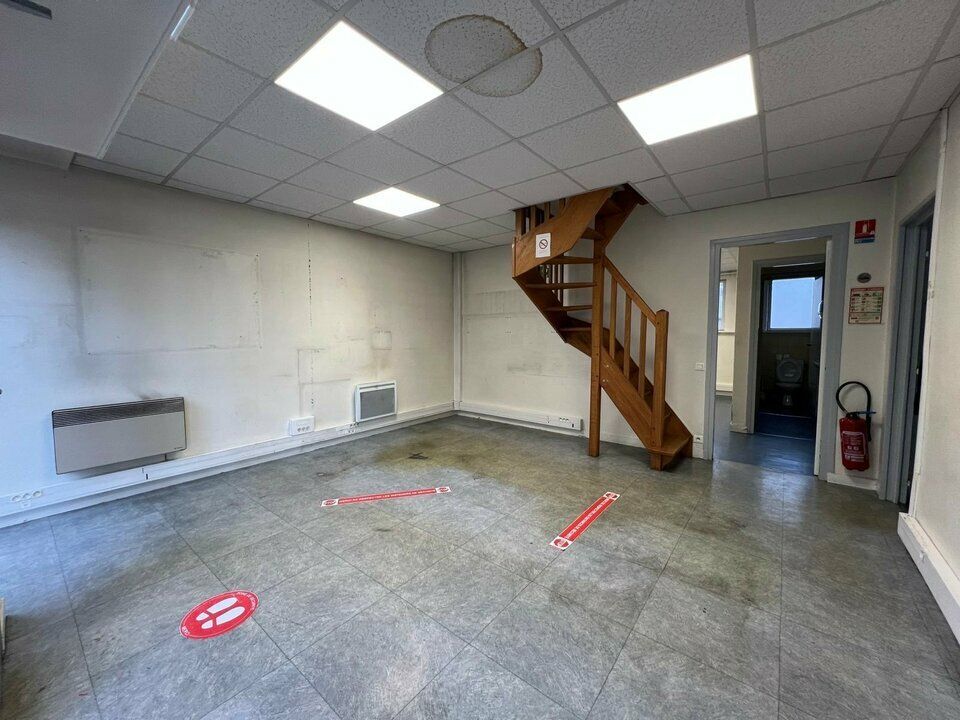 RDC avec vitrine - Belle visibilité.