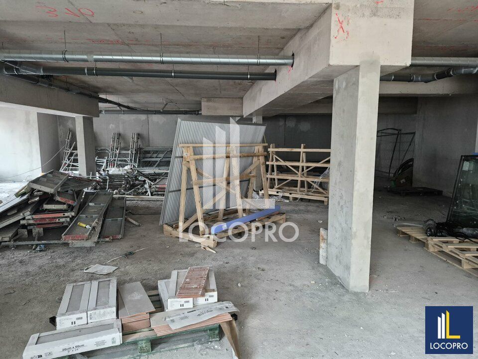 A VENDRE - LOCAL COMMERCIAL - 207 M2 - NICE EST