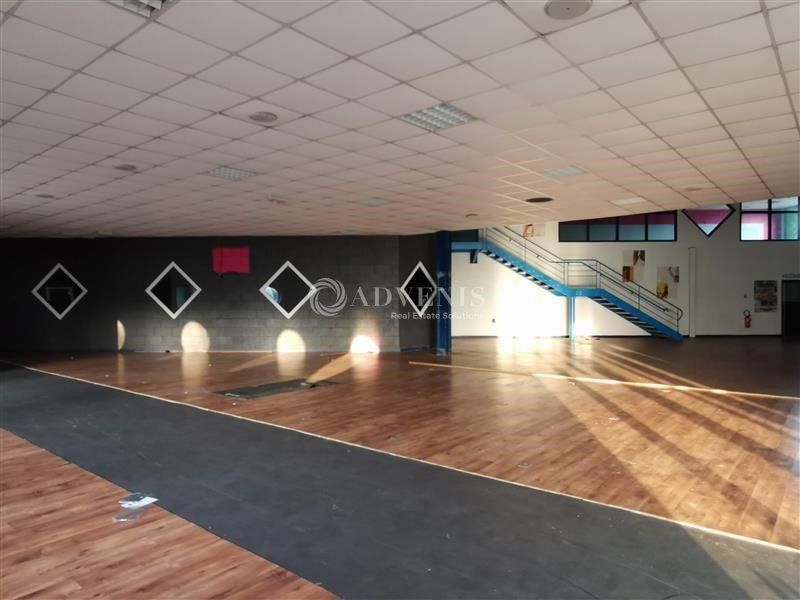 Location local d''activites 1200 m² non divisibles