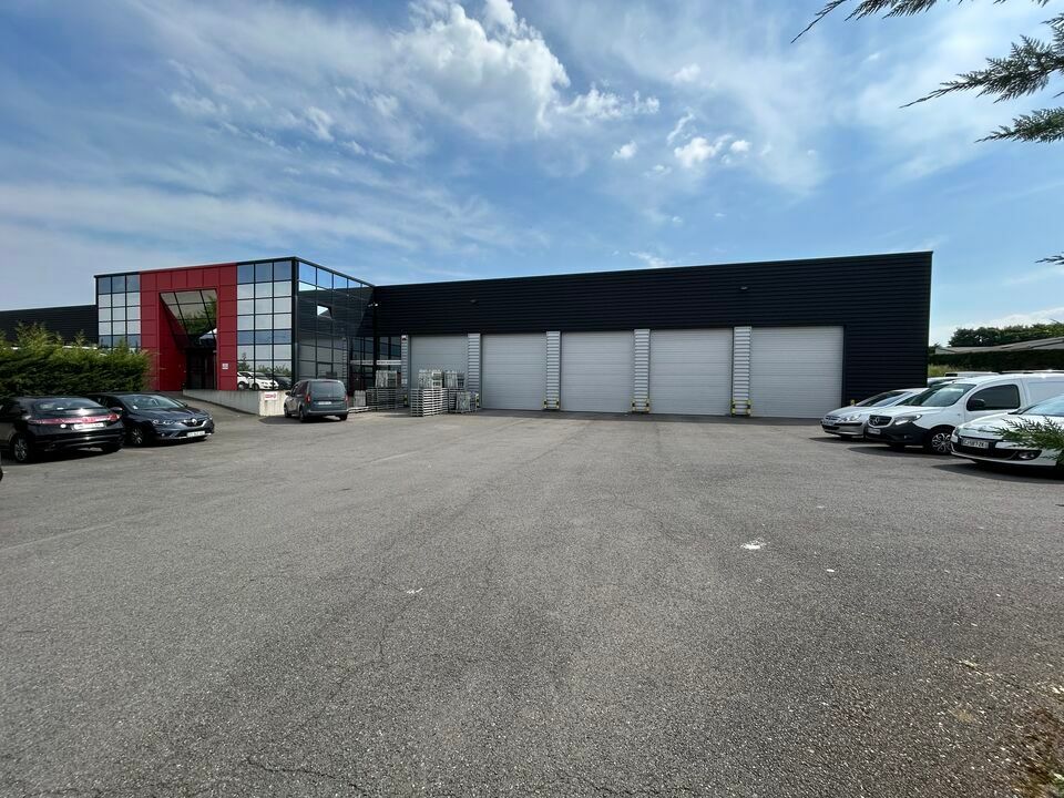 Location local d''activites 5230 m² non divisibles