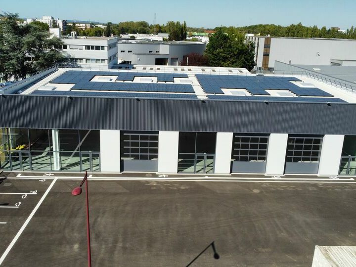 Location local commercial - 391 m²