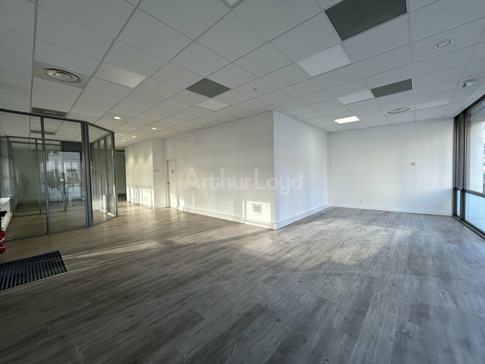 Location local commercial 146 m² non divisibles