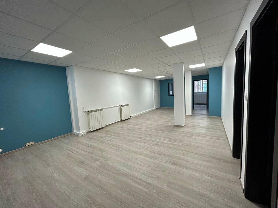 Opportunité Rare : Bureaux avec Vitrines en Plein Cœur Historique - 160 m²