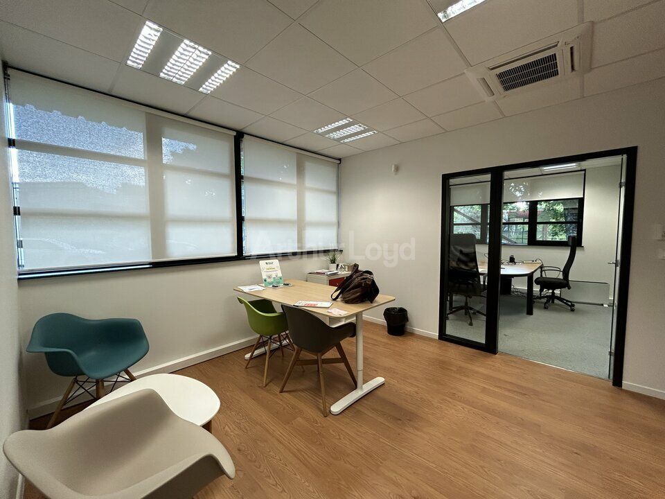 À LOUER – BUREAUX DE STANDING 229 m² – EMPLACEMENT STRATÉGIQUE EN ANGLE DE RUE – TECHNOPÔLE