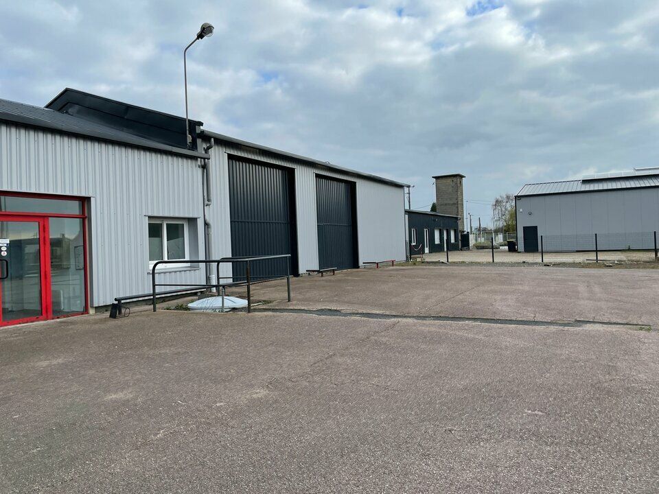 Location local d''activites 500 m² non divisibles