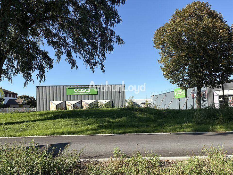 A LOUER - LOCAL COMMERCIAL 736m2 - LA VIGIE