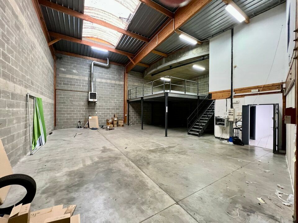 Vente local d''activites 1307 m² non divisibles
