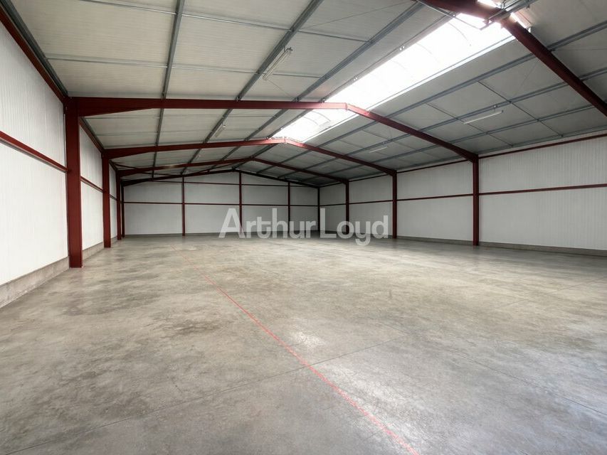 Location local d''activites 600 m² non divisibles