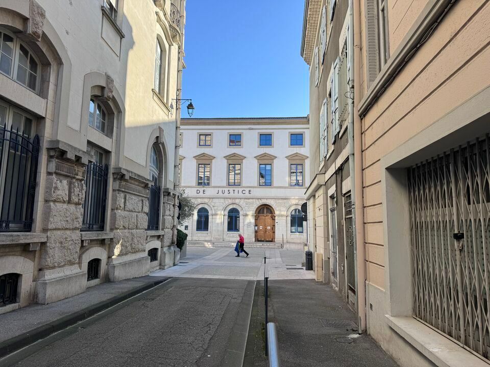 Location local commercial 60 m² non divisibles