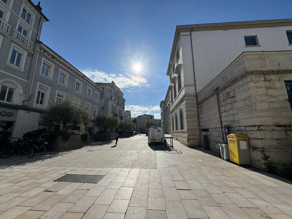 Location local commercial - 60 m²