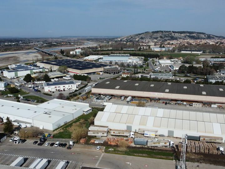 Vente local d''activites 1054 m² non divisibles