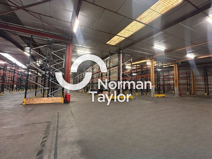 Vente local d''activites 2200 m² non divisibles