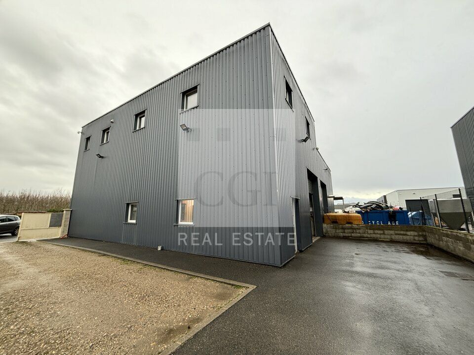 Un local d'activités indépendant, idéal pour développer votre entreprise dans un environnement sécurisé à Luzinay.