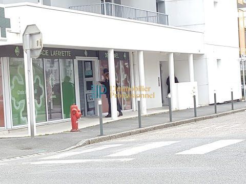 Location local commercial 106 m² à Lorient