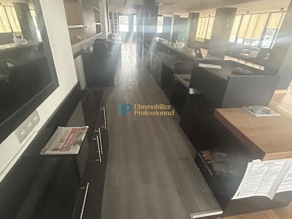 347 m² pour ce local commercial en location à Lorient